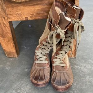 Women’s Brown Lace-Up Waterproof Winter Boots